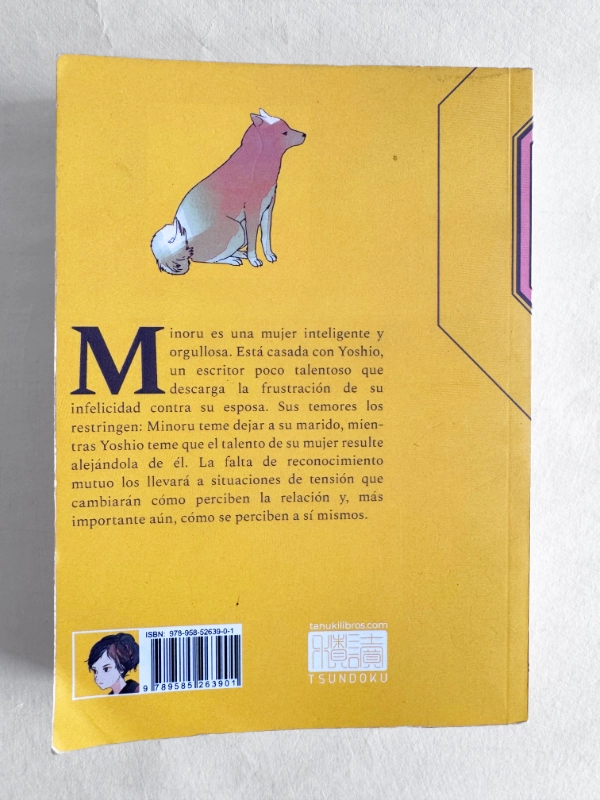 Contraportada de Un lápiz labial para una momia, edición de Tanuki Libros, con sinopsis y código ISBN