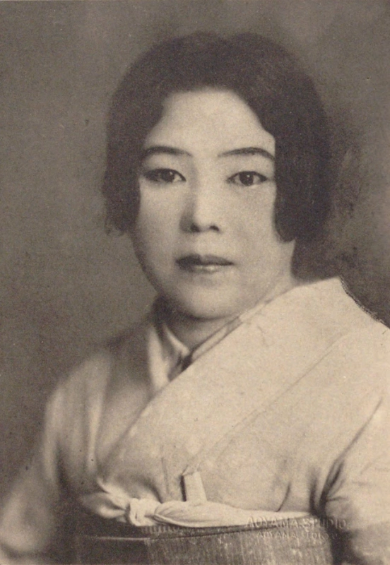 Retrato de Kanoko Okamoto, escritora japonesa, Biblioteca Nacional de la Dieta