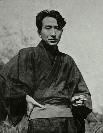 Retrato de Osamu Dazai en Mitaka, Tokyo.